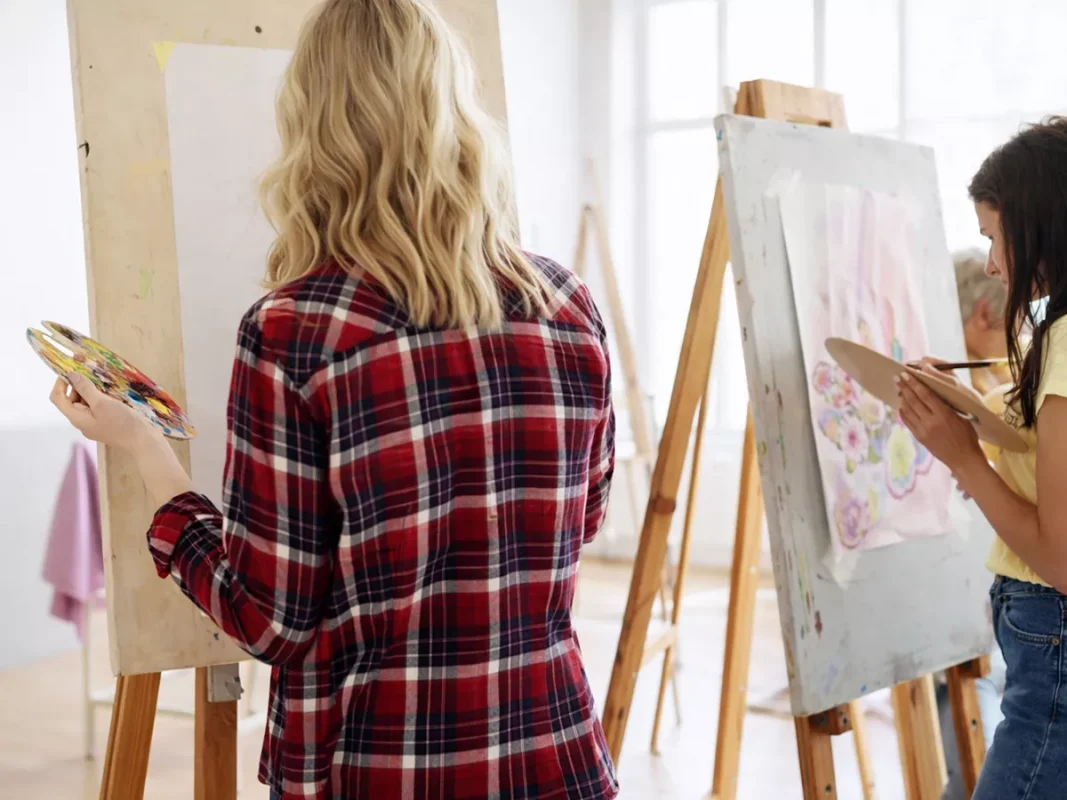 adults-enjoy-painting